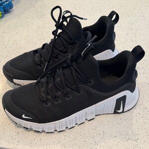 Nike Dual-Tone Black and White Trainers